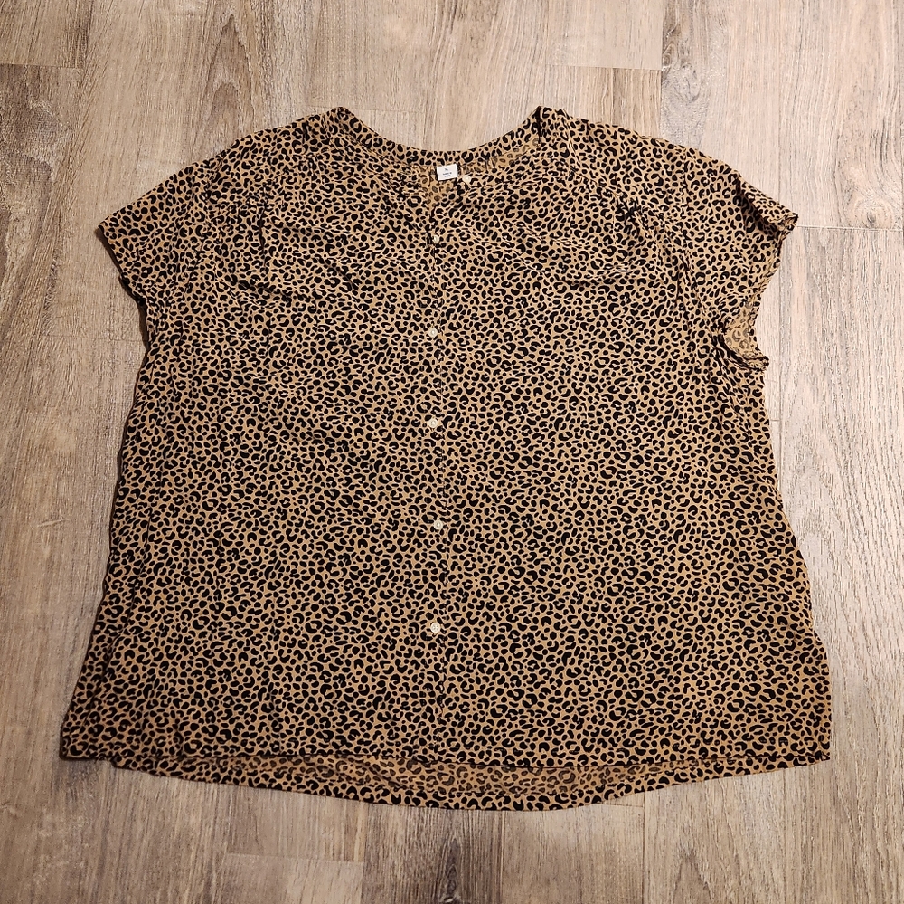 Brown and Black Leopard Print Blouse with Mandarin Collar and Short Sleeves